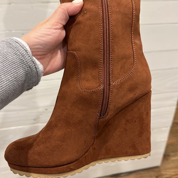 Thigh high chestnut suede like boots with faux Sherpa lining - Picture 2 of 3